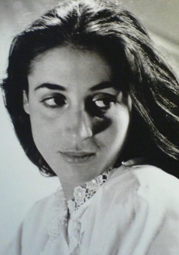 Ellie Lambeti