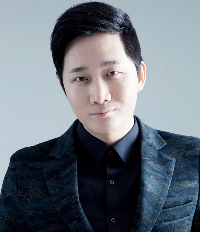 Yong-Jin Lee