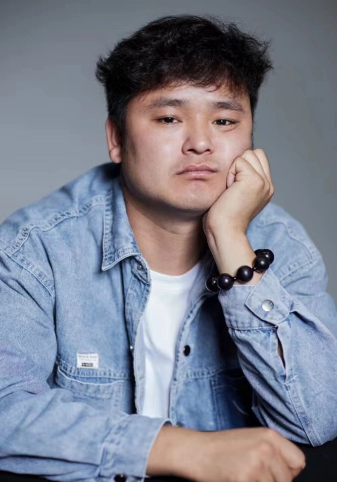 张霸波