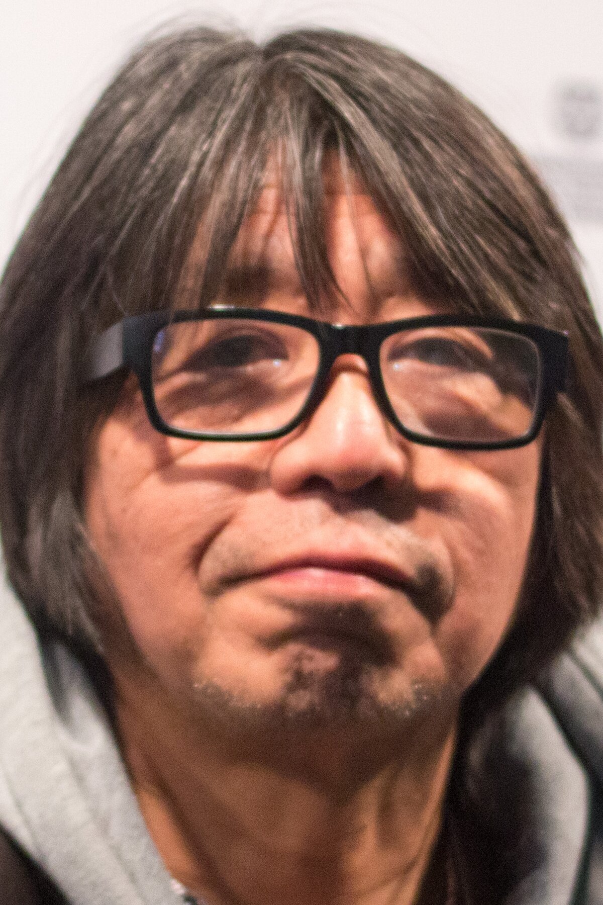 森達也