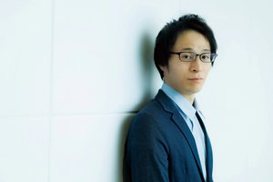 青崎有吾